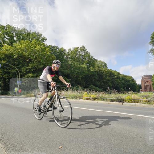 14.09.2025 - Stadtparktriathlon Michael Burmester http://msf.ph/oto/8893109 14.09.2025 11:38:13 Radfahren 891, 1065 meine-sportfotos.de