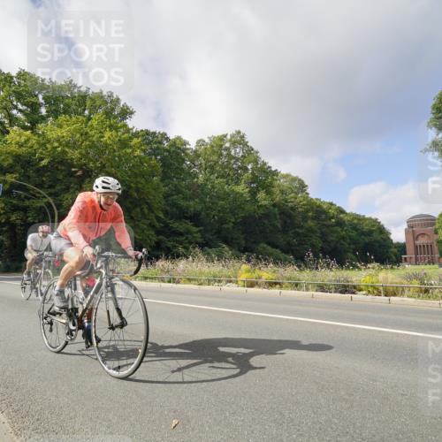 14.09.2025 - Stadtparktriathlon Michael Burmester http://msf.ph/oto/8893115 14.09.2025 11:38:32 Radfahren 828, 939, 955, 1078 meine-sportfotos.de