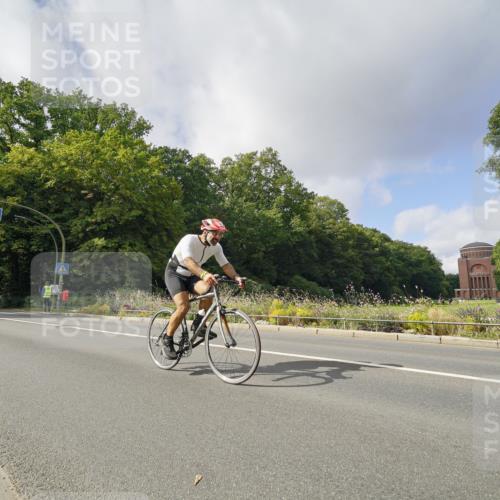 14.09.2025 - Stadtparktriathlon Michael Burmester http://msf.ph/oto/8893116 14.09.2025 11:38:32 Radfahren 828, 939, 955, 1078 meine-sportfotos.de