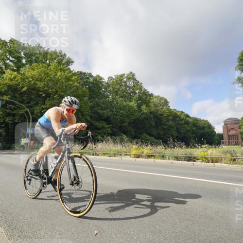 14.09.2025 - Stadtparktriathlon Michael Burmester http://msf.ph/oto/8893118 14.09.2025 11:38:35 Radfahren 828, 955, 1078 meine-sportfotos.de