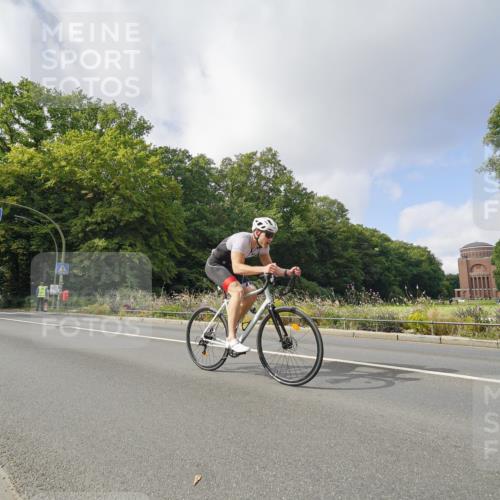 14.09.2025 - Stadtparktriathlon Michael Burmester http://msf.ph/oto/8893120 14.09.2025 11:38:47 Radfahren 855, 943, 1019, 1046, 1047 meine-sportfotos.de
