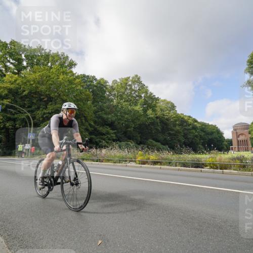 14.09.2025 - Stadtparktriathlon Michael Burmester http://msf.ph/oto/8893130 14.09.2025 11:39:08 Radfahren 949, 952, 1014, 1062, 1086 meine-sportfotos.de