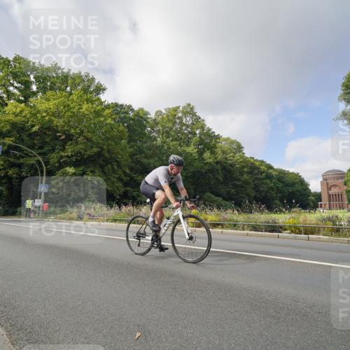 14.09.2025 - Stadtparktriathlon Michael Burmester http://msf.ph/oto/8893134 14.09.2025 11:39:11 Radfahren 949, 952, 1014, 1062, 1091 meine-sportfotos.de