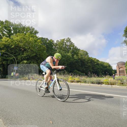 14.09.2025 - Stadtparktriathlon Michael Burmester http://msf.ph/oto/8893157 14.09.2025 11:39:58 Radfahren 822, 929, 945, 957, 1056, 1060, 1067 meine-sportfotos.de