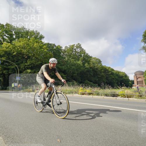 14.09.2025 - Stadtparktriathlon Michael Burmester http://msf.ph/oto/8893158 14.09.2025 11:39:59 Radfahren 822, 929, 945, 957, 1053, 1056, 1060, 1067 meine-sportfotos.de