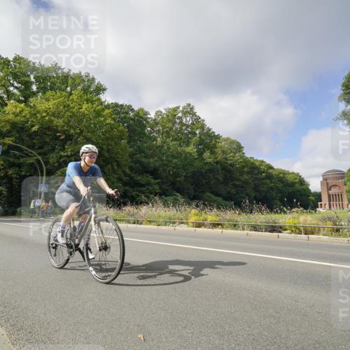 14.09.2025 - Stadtparktriathlon Michael Burmester http://msf.ph/oto/8893160 14.09.2025 11:40:02 Radfahren 822, 929, 945, 1053, 1056, 1060 meine-sportfotos.de