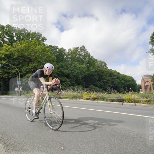 14.09.2025 - Stadtparktriathlon Michael Burmester http://msf.ph/oto/8893187 14.09.2025 11:41:18 Radfahren 951 meine-sportfotos.de