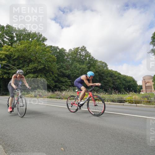 14.09.2025 - Stadtparktriathlon Michael Burmester http://msf.ph/oto/8893190 14.09.2025 11:41:29 Radfahren 942, 986, 1035 meine-sportfotos.de