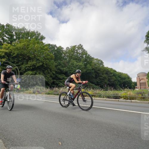 14.09.2025 - Stadtparktriathlon Michael Burmester http://msf.ph/oto/8893193 14.09.2025 11:41:39 Radfahren 930, 986, 1050, 1079 meine-sportfotos.de