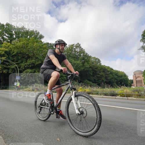 14.09.2025 - Stadtparktriathlon Michael Burmester http://msf.ph/oto/8893194 14.09.2025 11:41:39 Radfahren 930, 986, 1050, 1079 meine-sportfotos.de