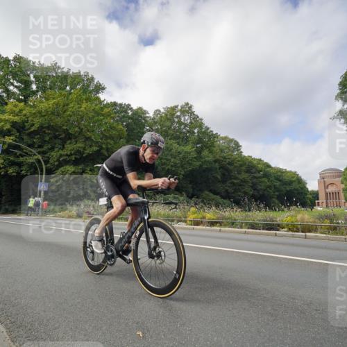 14.09.2025 - Stadtparktriathlon Michael Burmester http://msf.ph/oto/8893197 14.09.2025 11:41:49 Radfahren 974, 1041, 1050 meine-sportfotos.de