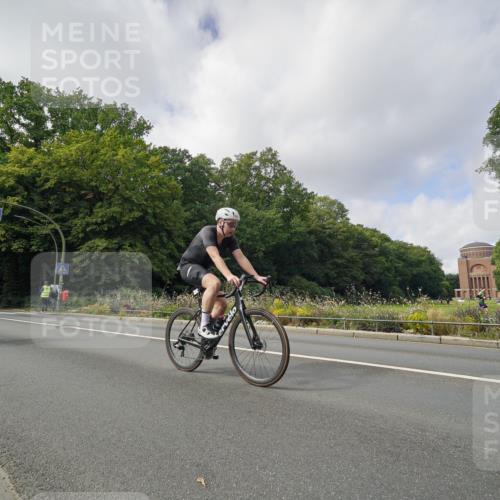 14.09.2025 - Stadtparktriathlon Michael Burmester http://msf.ph/oto/8893201 14.09.2025 11:42:04 Radfahren 936, 970, 980, 1015, 1061, 1068, 1082, 1121 meine-sportfotos.de
