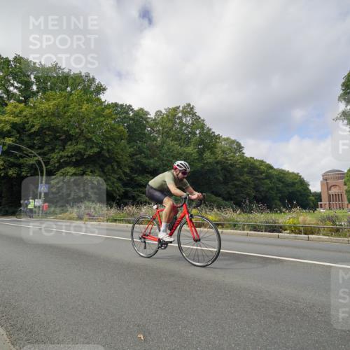 14.09.2025 - Stadtparktriathlon Michael Burmester http://msf.ph/oto/8893204 14.09.2025 11:42:06 Radfahren 936, 980, 1061, 1082, 1121 meine-sportfotos.de