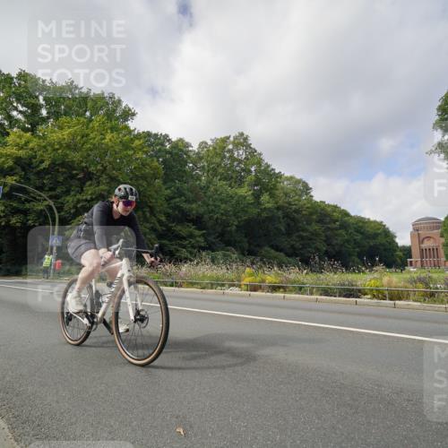 14.09.2025 - Stadtparktriathlon Michael Burmester http://msf.ph/oto/8893206 14.09.2025 11:42:10 Radfahren 936, 980, 994, 1061, 1082, 1121 meine-sportfotos.de