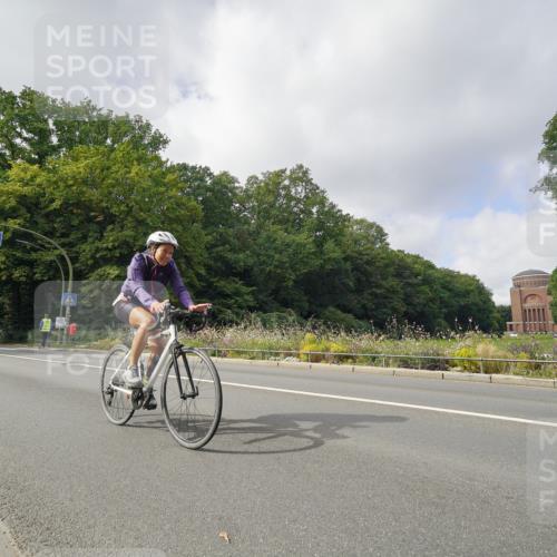 14.09.2025 - Stadtparktriathlon Michael Burmester http://msf.ph/oto/8893219 14.09.2025 11:42:31 Radfahren 934, 962, 993, 997, 1011, 1012, 1023, 1066, 1076, 1092 meine-sportfotos.de