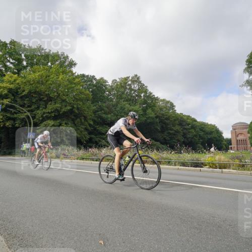 14.09.2025 - Stadtparktriathlon Michael Burmester http://msf.ph/oto/8893230 14.09.2025 11:42:42 Radfahren 993, 997, 1000, 1005, 1017, 1072, 1076, 1094, 1103, 1113 meine-sportfotos.de