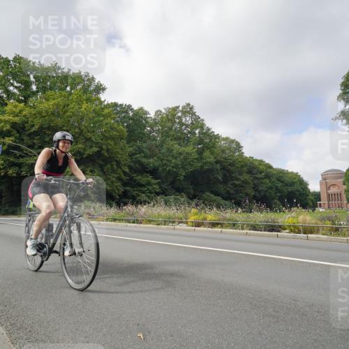 14.09.2025 - Stadtparktriathlon Michael Burmester http://msf.ph/oto/8893233 14.09.2025 11:42:44 Radfahren 926, 997, 1000, 1005, 1017, 1072, 1075, 1094, 1103, 1113 meine-sportfotos.de