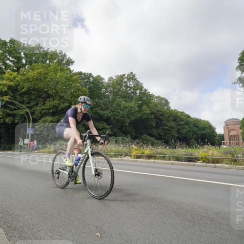 14.09.2025 - Stadtparktriathlon Michael Burmester http://msf.ph/oto/8893238 14.09.2025 11:42:51 Radfahren 824, 926, 990, 1000, 1017, 1029, 1055, 1072, 1075, 1094 meine-sportfotos.de
