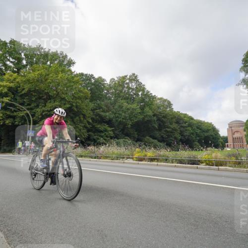 14.09.2025 - Stadtparktriathlon Michael Burmester http://msf.ph/oto/8893253 14.09.2025 11:43:17 Radfahren 946, 985, 1059, 1117 meine-sportfotos.de
