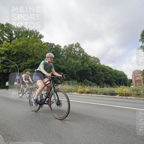 14.09.2025 - Stadtparktriathlon Michael Burmester http://msf.ph/oto/8893262 14.09.2025 11:43:39 Radfahren 947, 1097, 1109, 1112 meine-sportfotos.de
