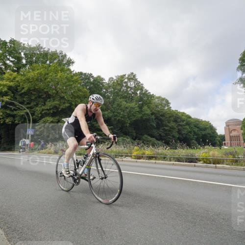 14.09.2025 - Stadtparktriathlon Michael Burmester http://msf.ph/oto/8893265 14.09.2025 11:43:45 Radfahren 932, 1081, 1097, 1109, 1112 meine-sportfotos.de