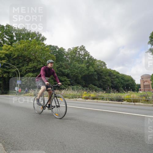 14.09.2025 - Stadtparktriathlon Michael Burmester http://msf.ph/oto/8893269 14.09.2025 11:43:53 Radfahren 932, 1081, 1083, 1112 meine-sportfotos.de