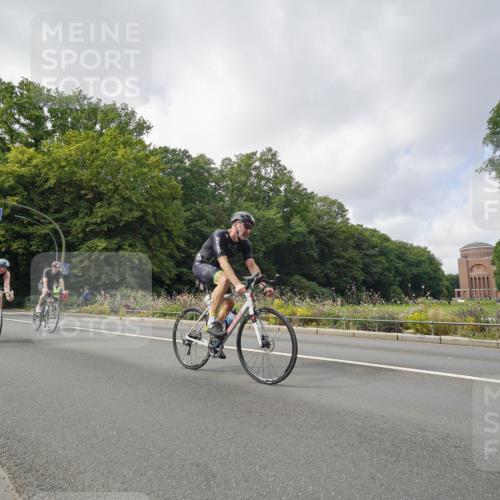 14.09.2025 - Stadtparktriathlon Michael Burmester http://msf.ph/oto/8893270 14.09.2025 11:44:01 Radfahren 1020, 1027, 1083, 1101 meine-sportfotos.de