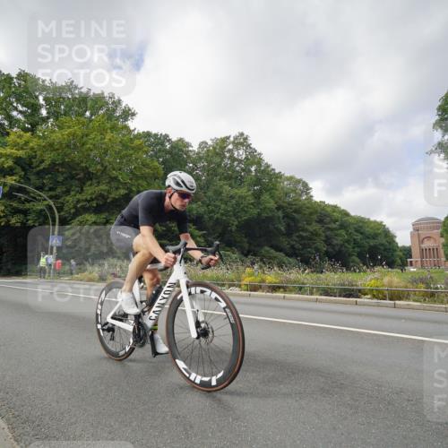 14.09.2025 - Stadtparktriathlon Michael Burmester http://msf.ph/oto/8893279 14.09.2025 11:44:24 Radfahren 931, 1009, 1026, 1040, 1051, 1085 meine-sportfotos.de