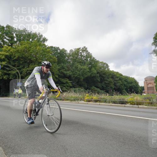 14.09.2025 - Stadtparktriathlon Michael Burmester http://msf.ph/oto/8893282 14.09.2025 11:44:29 Radfahren 931, 944, 973, 982, 989, 1009, 1026, 1040, 1051, 1085 meine-sportfotos.de