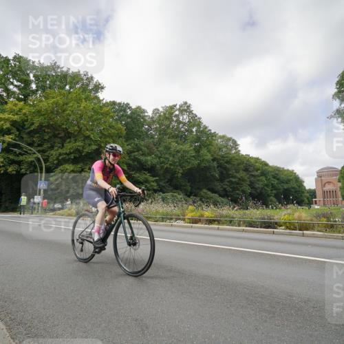 14.09.2025 - Stadtparktriathlon Michael Burmester http://msf.ph/oto/8893292 14.09.2025 11:44:39 Radfahren 938, 944, 973, 982, 989, 995, 1043, 1080 meine-sportfotos.de