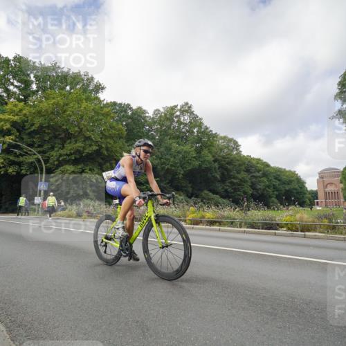 14.09.2025 - Stadtparktriathlon Michael Burmester http://msf.ph/oto/8893299 14.09.2025 11:44:55 Radfahren 987, 1018, 1048, 1102, 1107 meine-sportfotos.de