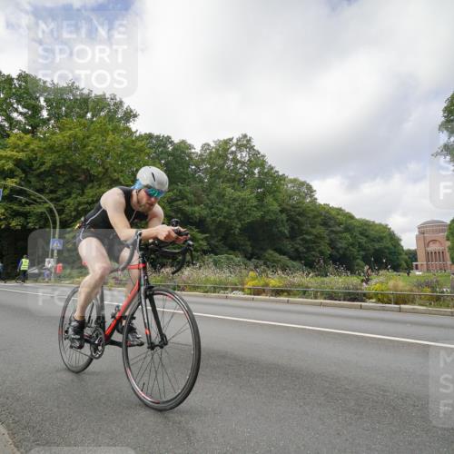 14.09.2025 - Stadtparktriathlon Michael Burmester http://msf.ph/oto/8893300 14.09.2025 11:44:57 Radfahren 987, 1048, 1107 meine-sportfotos.de