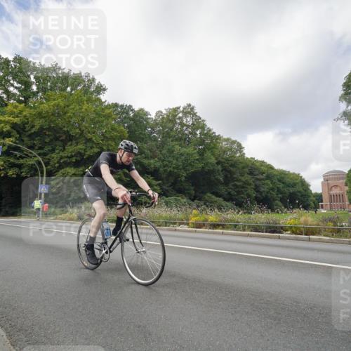 14.09.2025 - Stadtparktriathlon Michael Burmester http://msf.ph/oto/8893305 14.09.2025 11:45:26 Radfahren 1033, 1039, 1064, 1078 meine-sportfotos.de