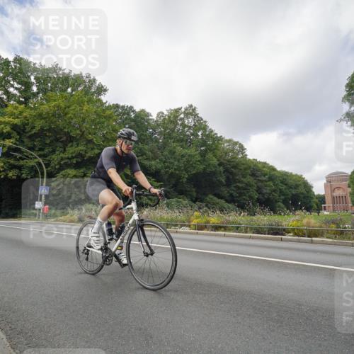 14.09.2025 - Stadtparktriathlon Michael Burmester http://msf.ph/oto/8893308 14.09.2025 11:45:30 Radfahren 963, 1033, 1039, 1064, 1078 meine-sportfotos.de