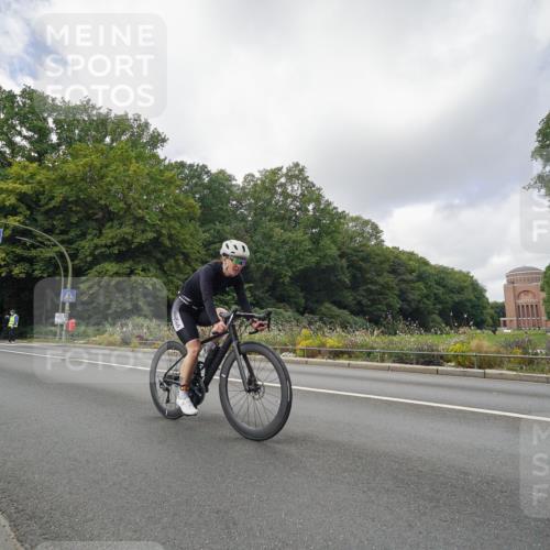 14.09.2025 - Stadtparktriathlon Michael Burmester http://msf.ph/oto/8893311 14.09.2025 11:45:36 Radfahren 963, 975, 981, 1033, 1064 meine-sportfotos.de
