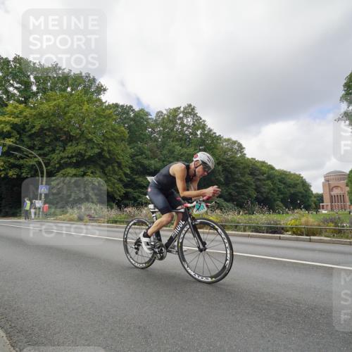 14.09.2025 - Stadtparktriathlon Michael Burmester http://msf.ph/oto/8893320 14.09.2025 11:46:13 Radfahren 1046, 1067, 1096, 1099 meine-sportfotos.de