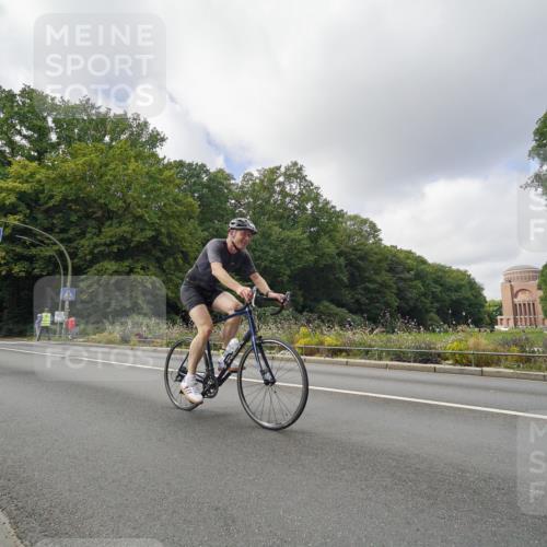 14.09.2025 - Stadtparktriathlon Michael Burmester http://msf.ph/oto/8893330 14.09.2025 11:46:39 Radfahren 939, 1025, 1031, 1058, 1063 meine-sportfotos.de