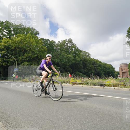 14.09.2025 - Stadtparktriathlon Michael Burmester http://msf.ph/oto/8893358 14.09.2025 11:47:39 Radfahren 1014 meine-sportfotos.de