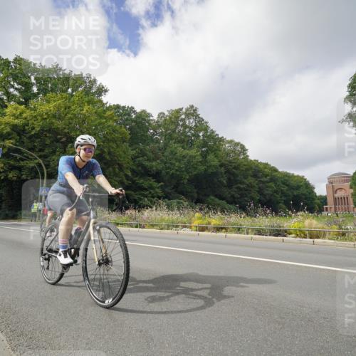 14.09.2025 - Stadtparktriathlon Michael Burmester http://msf.ph/oto/8893398 14.09.2025 11:49:11 Radfahren 945, 966, 1001, 1072, 1076, 1082, 1092, 1113 meine-sportfotos.de