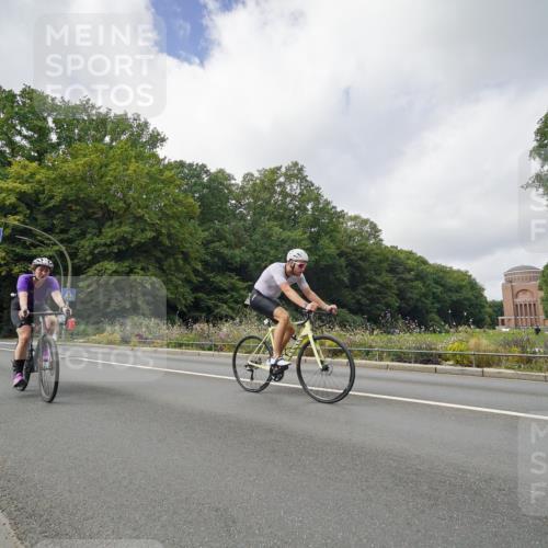 14.09.2025 - Stadtparktriathlon Michael Burmester http://msf.ph/oto/8893405 14.09.2025 11:49:25 Radfahren 930, 948, 972, 1002, 1023, 1050, 1082 meine-sportfotos.de