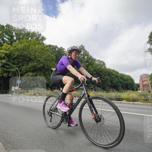 14.09.2025 - Stadtparktriathlon Michael Burmester http://msf.ph/oto/8893406 14.09.2025 11:49:26 Radfahren 930, 948, 972, 1002, 1023, 1050 meine-sportfotos.de