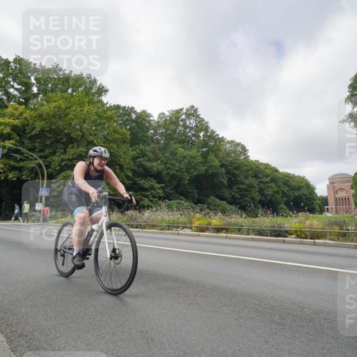 14.09.2025 - Stadtparktriathlon Michael Burmester http://msf.ph/oto/8893437 14.09.2025 11:50:40 Radfahren 970, 986, 990, 1066, 1109 meine-sportfotos.de