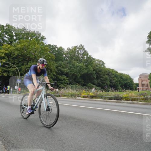 14.09.2025 - Stadtparktriathlon Michael Burmester http://msf.ph/oto/8893445 14.09.2025 11:50:58 Radfahren 926, 936, 980, 1000, 1026, 1027, 1029, 1059, 1112 meine-sportfotos.de