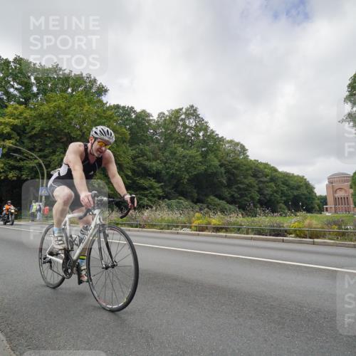 14.09.2025 - Stadtparktriathlon Michael Burmester http://msf.ph/oto/8893452 14.09.2025 11:51:12 Radfahren 962, 974, 976, 1097, 1101 meine-sportfotos.de