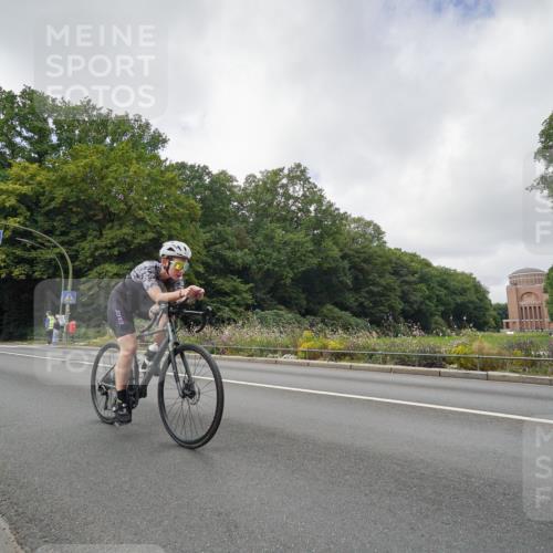 14.09.2025 - Stadtparktriathlon Michael Burmester http://msf.ph/oto/8893457 14.09.2025 11:51:20 Radfahren 962, 974, 976, 994, 1040, 1043, 1057, 1080, 1083, 1101 meine-sportfotos.de