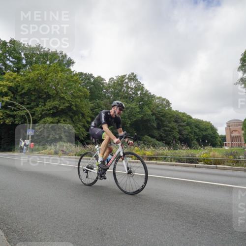 14.09.2025 - Stadtparktriathlon Michael Burmester http://msf.ph/oto/8893459 14.09.2025 11:51:22 Radfahren 962, 976, 994, 1040, 1043, 1057, 1080, 1083 meine-sportfotos.de
