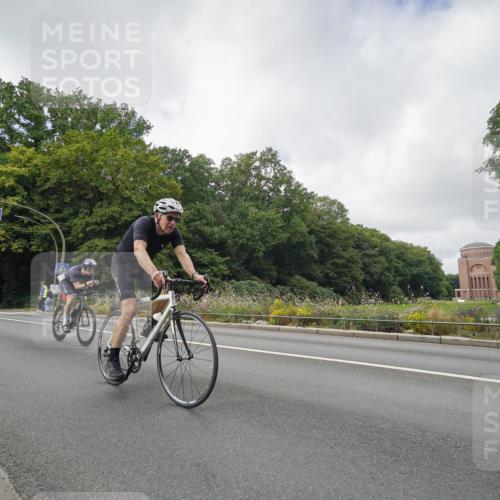 14.09.2025 - Stadtparktriathlon Michael Burmester http://msf.ph/oto/8893460 14.09.2025 11:51:23 Radfahren 962, 976, 994, 1040, 1043, 1057, 1080, 1083 meine-sportfotos.de