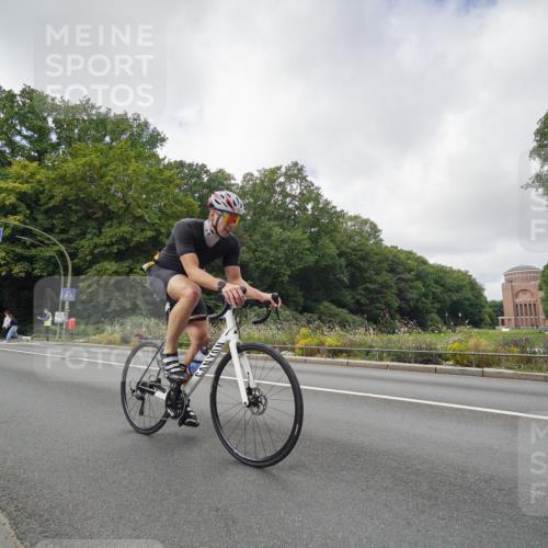 14.09.2025 - Stadtparktriathlon Michael Burmester http://msf.ph/oto/8893463 14.09.2025 11:51:25 Radfahren 962, 976, 994, 1040, 1043, 1057, 1080, 1083 meine-sportfotos.de