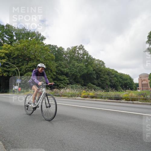 14.09.2025 - Stadtparktriathlon Michael Burmester http://msf.ph/oto/8893474 14.09.2025 11:51:56 Radfahren 1005, 1011 meine-sportfotos.de
