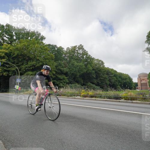 14.09.2025 - Stadtparktriathlon Michael Burmester http://msf.ph/oto/8893516 14.09.2025 11:53:30 Radfahren 931, 981, 1178 meine-sportfotos.de